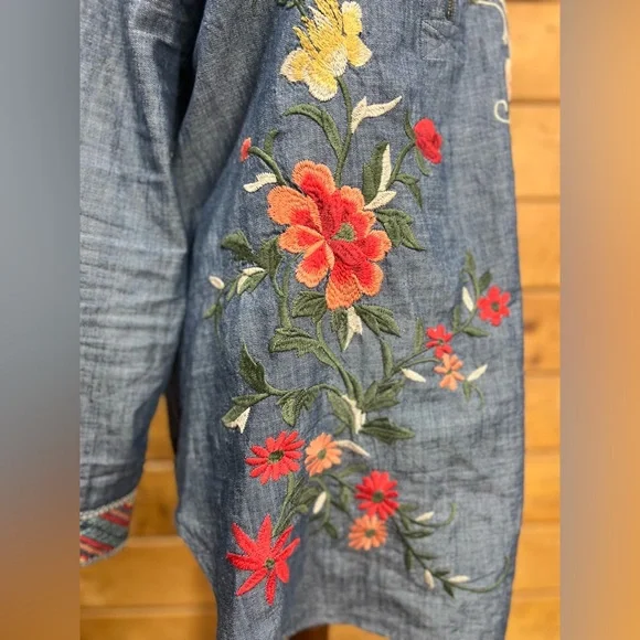 Johnny Was Zipup Shirt Tunic Denim Blue Embroidered Floral Horse Equine Medium - Picture 8 of 12